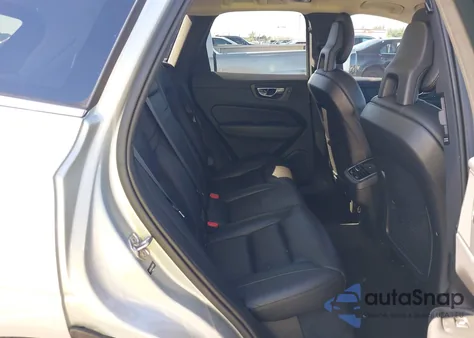 2018 Volvo Xc60 T5 Inscription from USA, damaged, VIN YV4102RL8J1065166